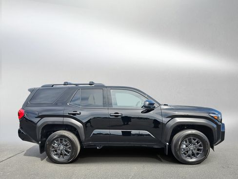 Used 2025 Toyota 4Runner SR5 AWD/4WD image 6