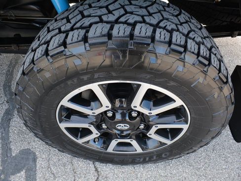 Used 2018 Toyota Tundra SR5 w/ TRD Off Road Package image 22