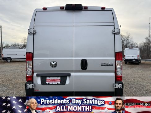 New 2026 RAM ProMaster 2500 w/ Quick Order Package 22G SLT image 4