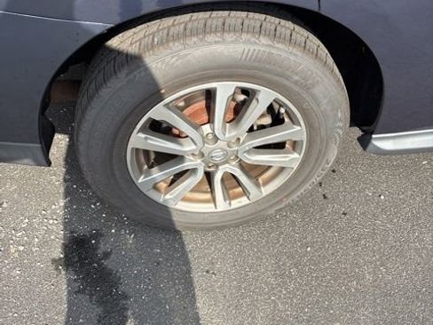 Used 2013 Nissan Pathfinder SV image 28