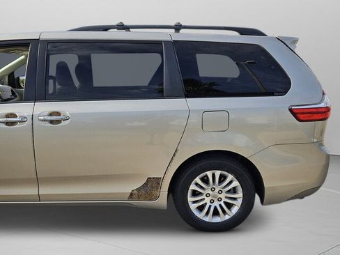 Used 2015 Toyota Sienna XLE image 11