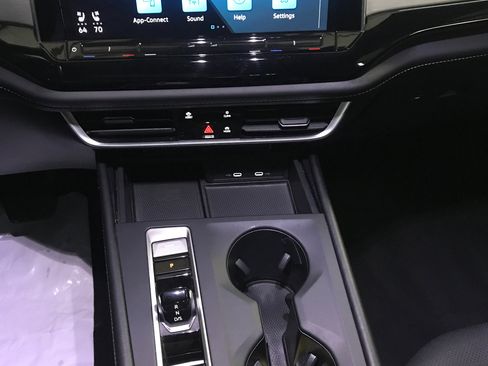 Used 2024 Volkswagen Atlas Cross Sport SE image 15