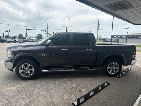 Used 2017 RAM 1500 Laramie w/ Convenience Group AWD/4WD image 3
