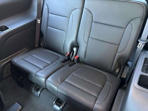 Used 2023 GMC Acadia SLT image 9