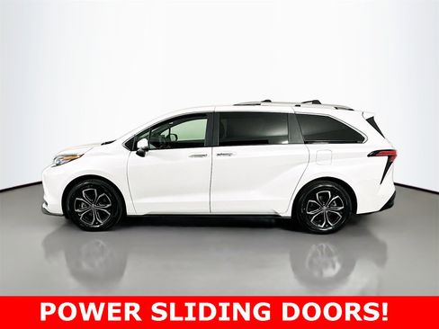 Certified 2025 Toyota Sienna Platinum image 4