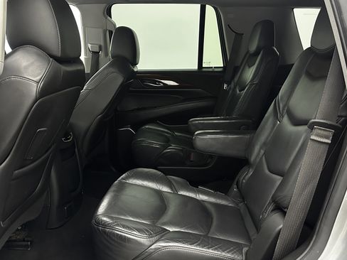 Used 2019 Cadillac Escalade Luxury image 25