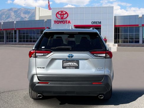 Used 2024 Toyota RAV4 XLE AWD/4WD image 4