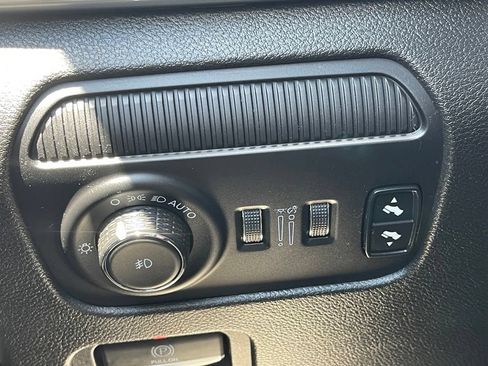 Used 2022 Jeep Wagoneer Series III w/ Premium Group I RWD image 53