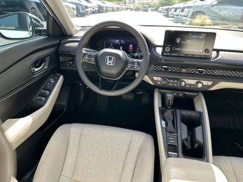 Used 2025 Honda Accord SE image 31