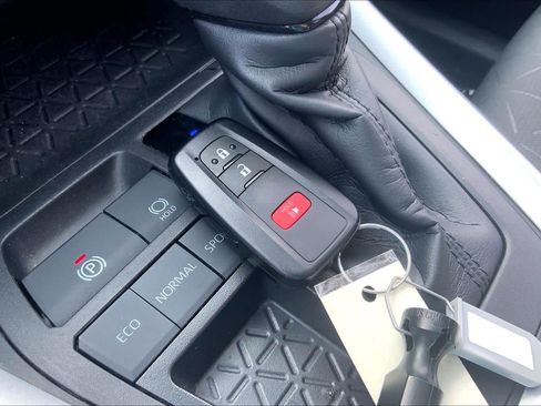 Used 2024 Toyota RAV4 XLE FWD image 14