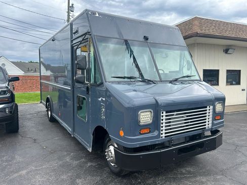 Used 2019 Ford E-450 and Econoline 450 Super Duty RWD image 3