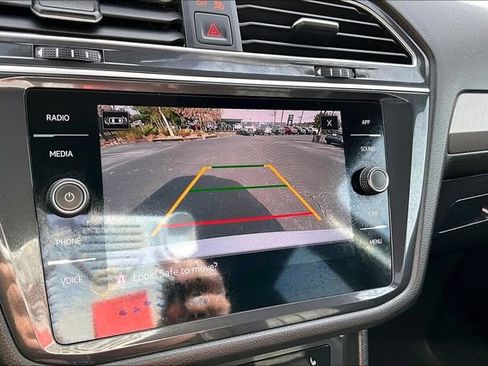 Used 2024 Volkswagen Tiguan SE image 11