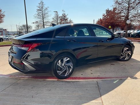 Used 2025 Hyundai Elantra SEL image 6