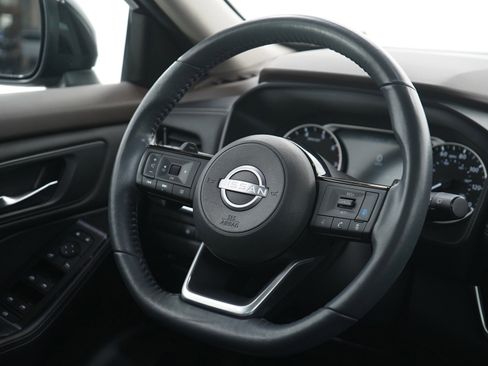 Used 2022 Nissan Rogue SV w/ SV Premium Package image 13