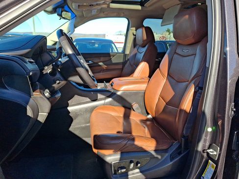 Used 2017 Cadillac Escalade Premium Luxury image 12