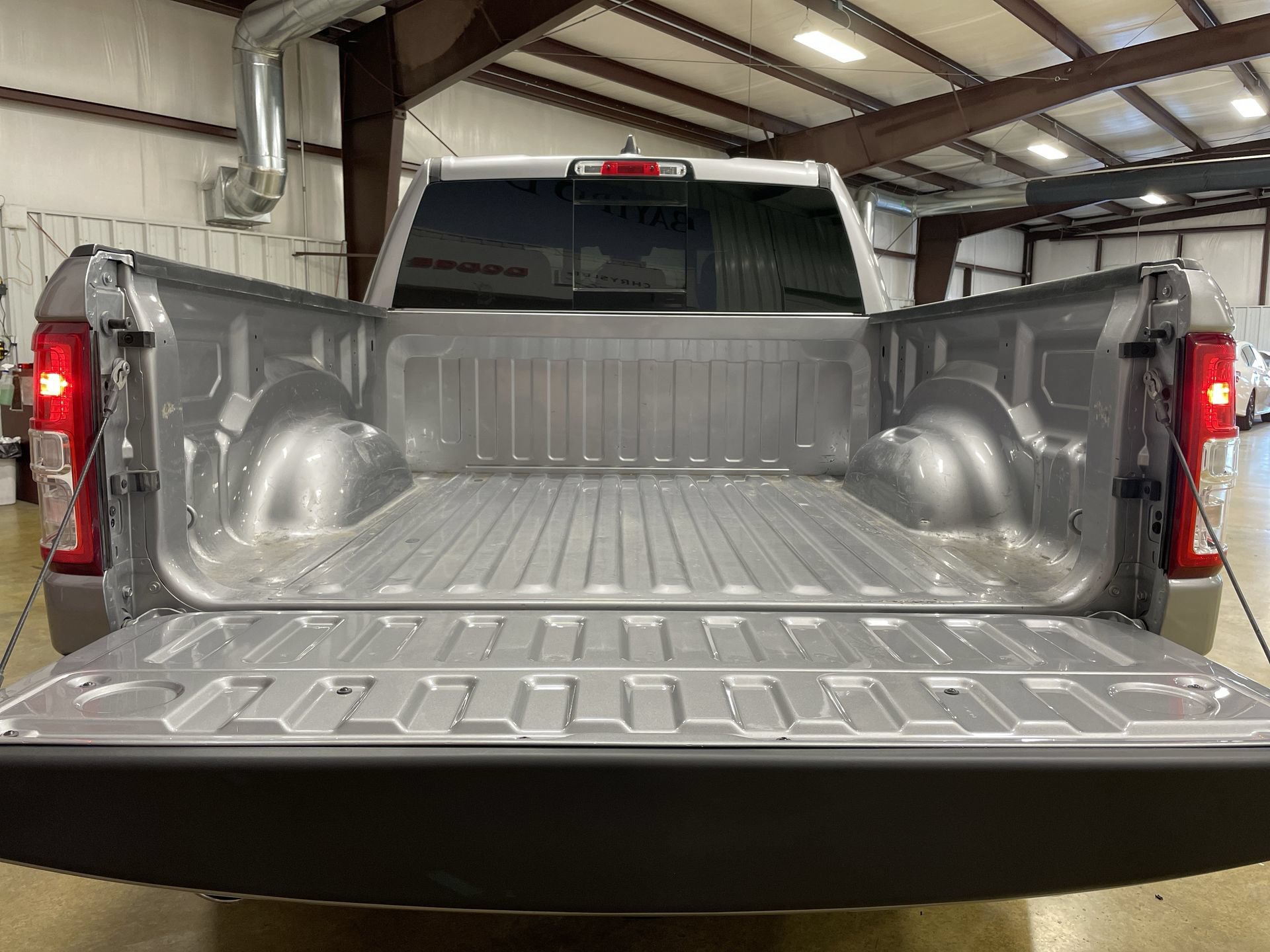 Used 2021 RAM 1500 4x4 Crew Cab image 25