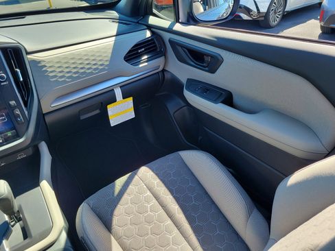 Certified 2025 Subaru Forester image 18