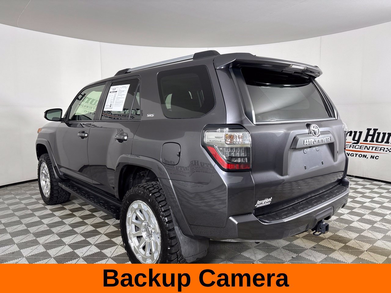 Used 2021 Toyota 4Runner SR5 AWD/4WD image 8