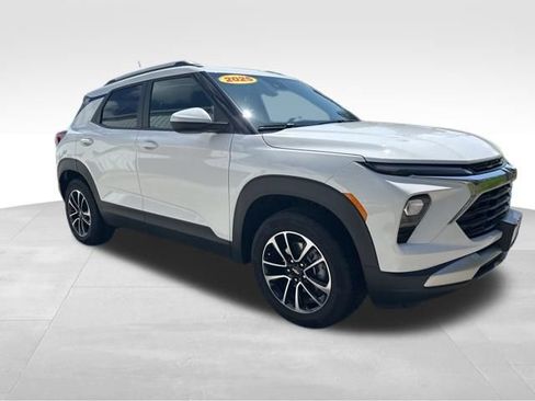 Used 2025 Chevrolet TrailBlazer LT AWD/4WD image 9