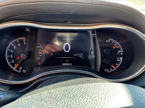 Used 2014 Jeep Grand Cherokee Overland w/ Advanced Technology Group AWD/4WD image 18