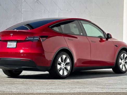 Used 2021 Tesla Model Y Long Range AWD/4WD image 3
