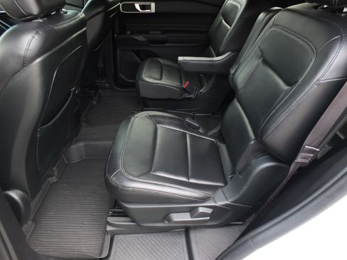 Used 2020 Ford Explorer XLT w/ Equipment Group 202A RWD image 12