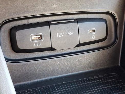 Certified 2024 Hyundai Venue SEL image 23