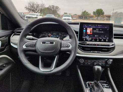 Used 2025 Jeep Compass Limited image 6