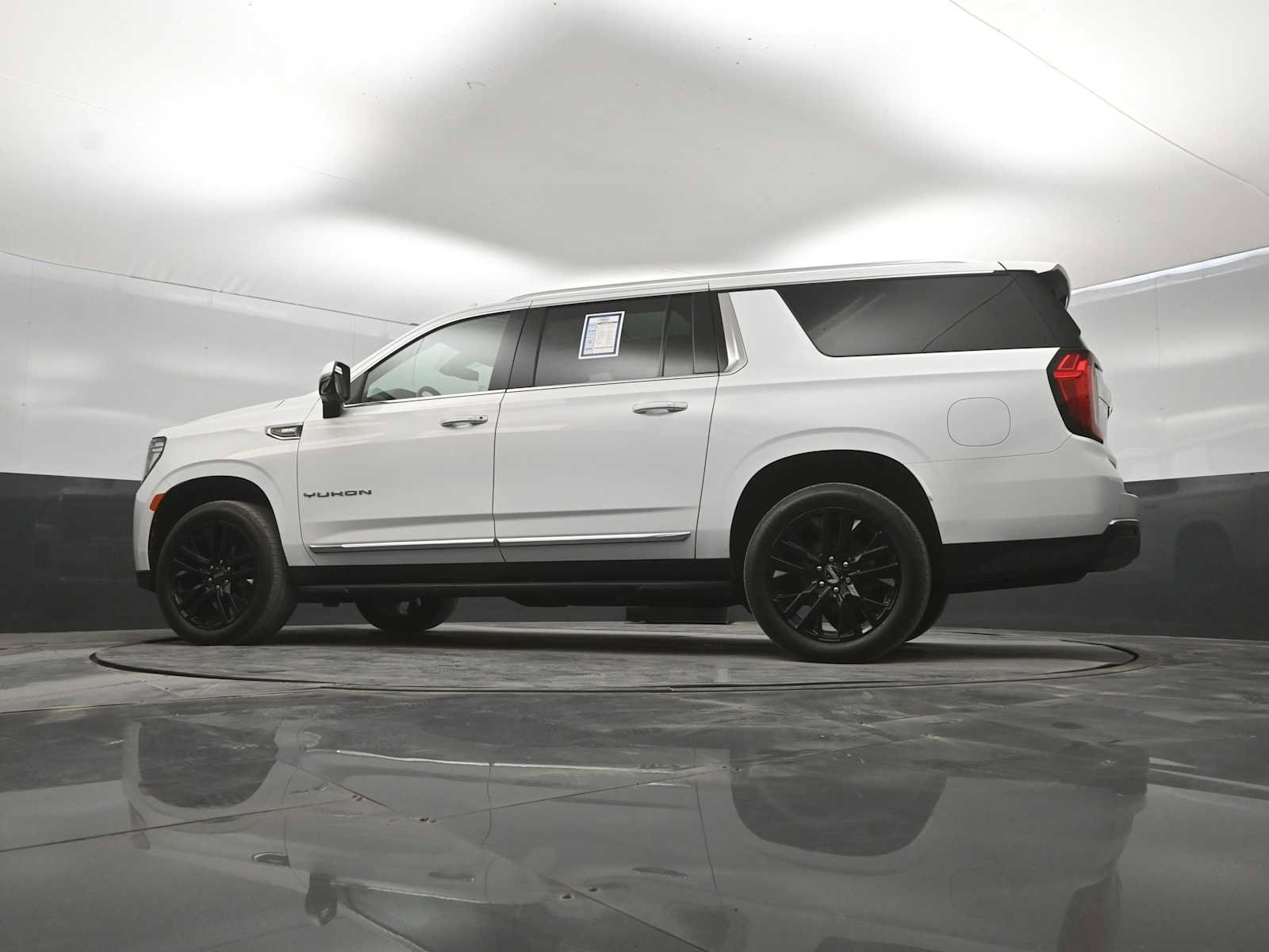 Used 2022 GMC Yukon XL SLT w/ SLT Premium Package AWD/4WD image 38