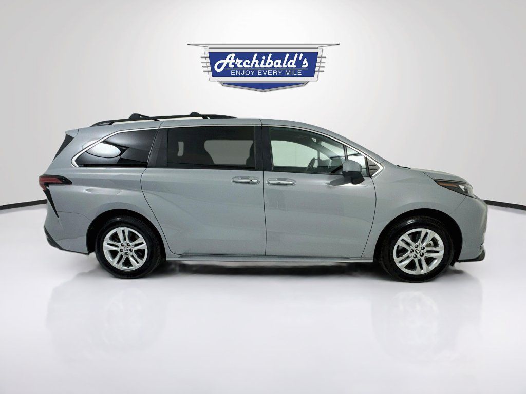 Used 2022 Toyota Sienna XLE Woodland Edition AWD/4WD image 8