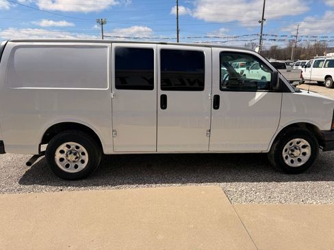 Used 2012 Chevrolet Express 1500 image 2