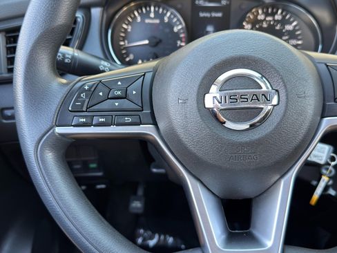 Used 2017 Nissan Rogue S AWD/4WD image 19