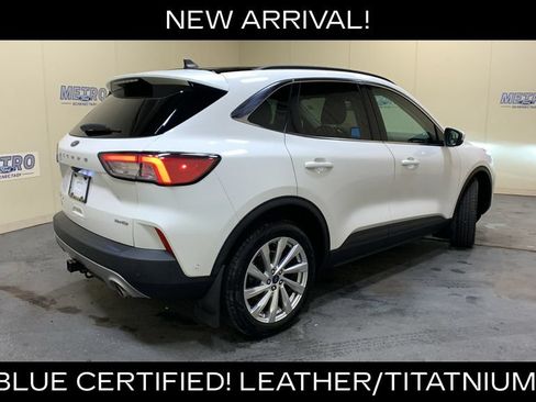 Certified 2022 Ford Escape Titanium w/ Titanium Elite Package AWD/4WD image 3