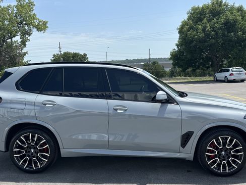 Used 2025 BMW X5 xDrive40i w/ M Sport Package AWD/4WD image 11