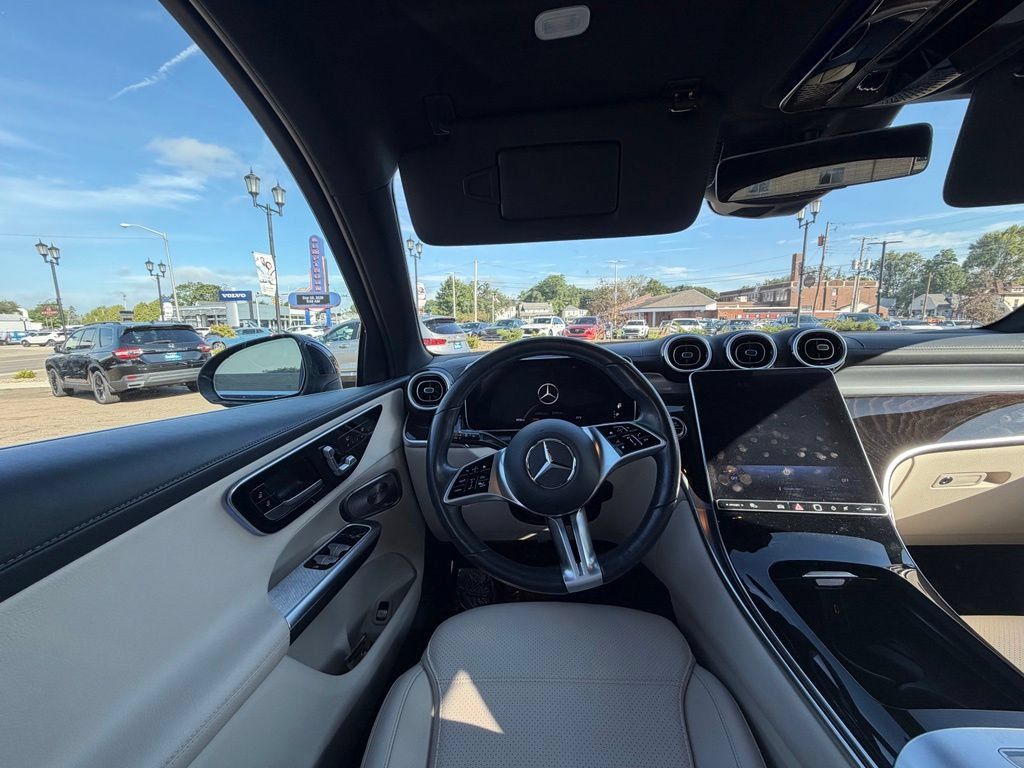 Used 2023 Mercedes-Benz GLC 300 4MATIC image 10