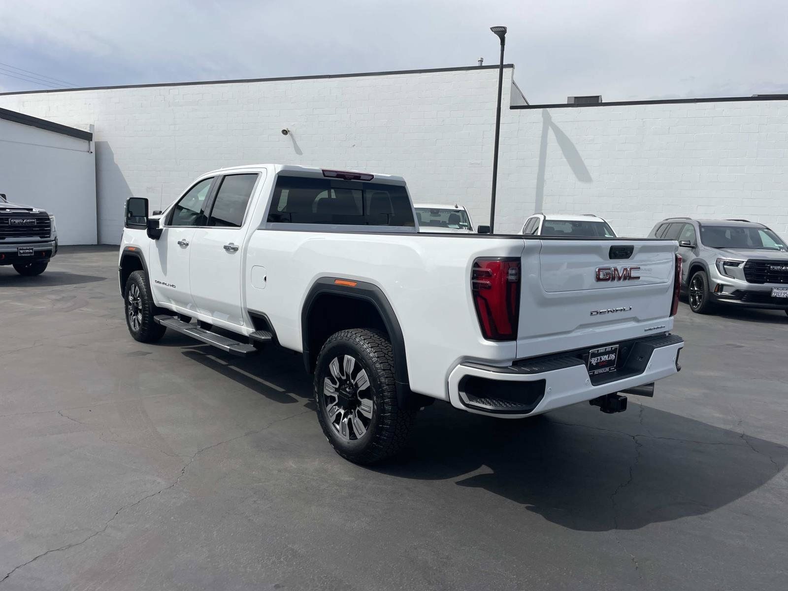 New 2026 GMC Sierra 3500 Denali w/ Denali Reserve Package AWD/4WD image 7