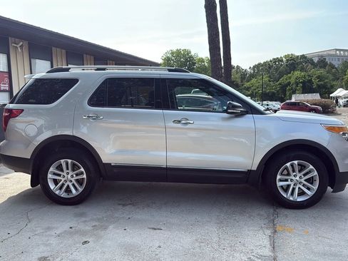 Used 2014 Ford Explorer XLT w/ Equipment Group 202A AWD/4WD image 4