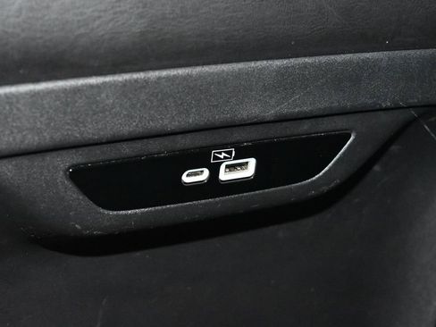 Used 2024 Chrysler Pacifica Select image 21