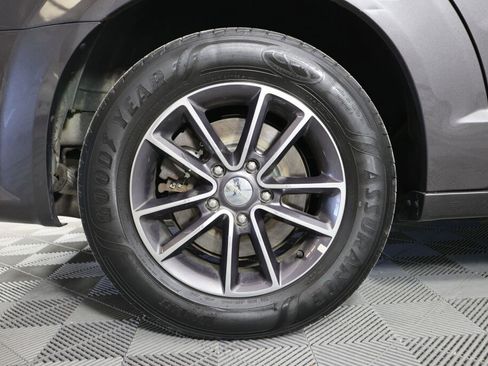 Used 2017 Dodge Grand Caravan SXT FWD image 7