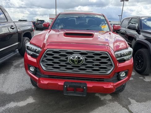 Used 2023 Toyota Tacoma TRD Sport AWD/4WD image 3