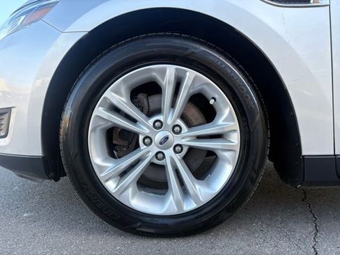 Used 2016 Ford Taurus SE image 12