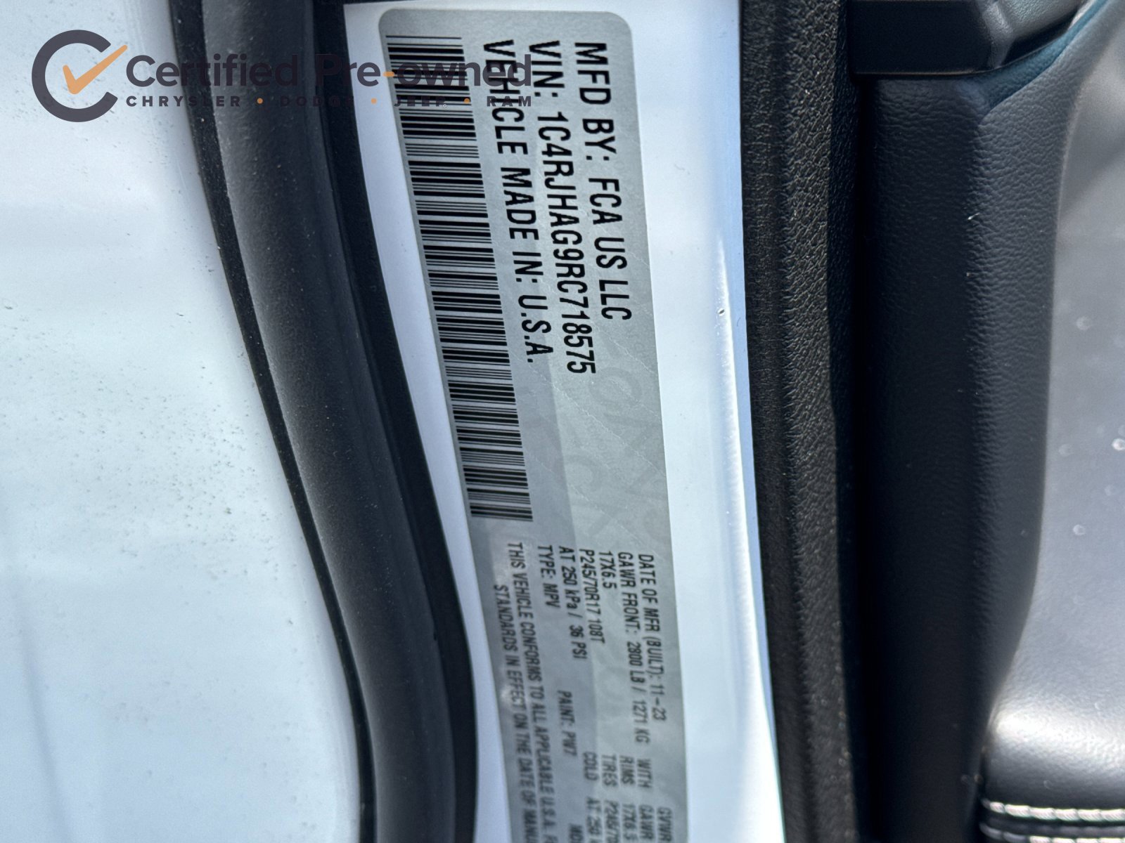 Used 2024 Jeep Grand Cherokee Laredo AWD/4WD image 29