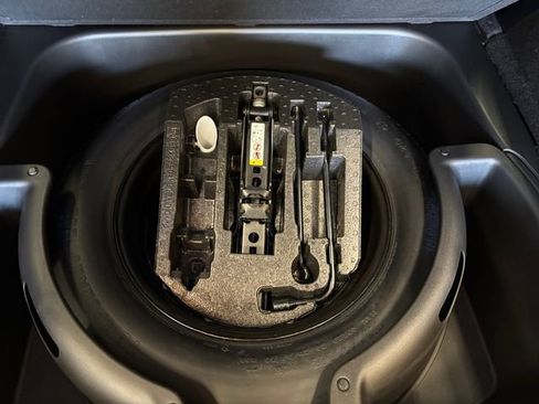 Used 2018 Jeep Grand Cherokee Laredo AWD/4WD image 23