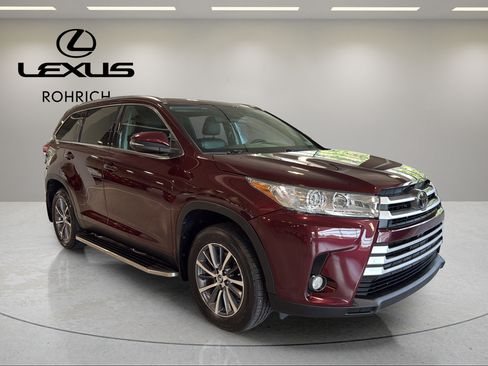 Used 2019 Toyota Highlander XLE AWD/4WD image 4