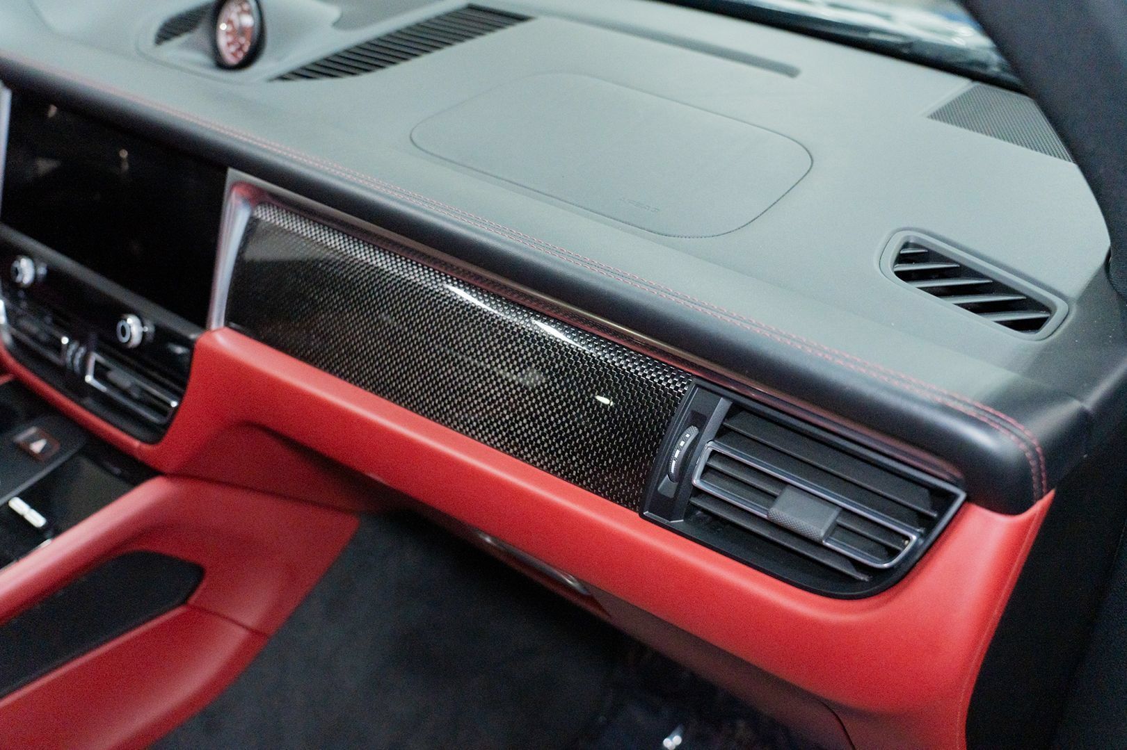 Used 2022 Porsche Macan GTS AWD/4WD image 36