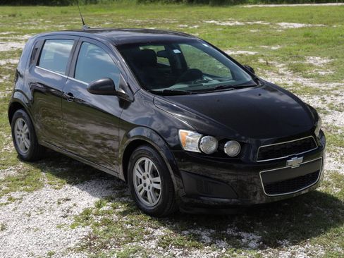 Used 2014 Chevrolet Sonic LT FWD image 15