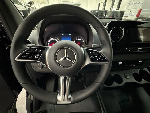 New 2025 Mercedes-Benz Sprinter 2500 image 22