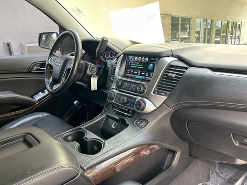 Used 2019 Chevrolet Suburban LT RWD image 23