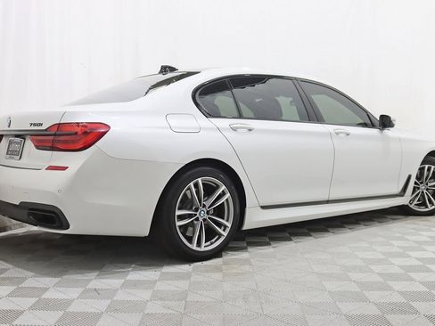 Used 2019 BMW 750i xDrive w/ M Sport Package image 9