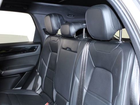 Certified 2023 Porsche Cayenne w/ Premium Package AWD/4WD image 23